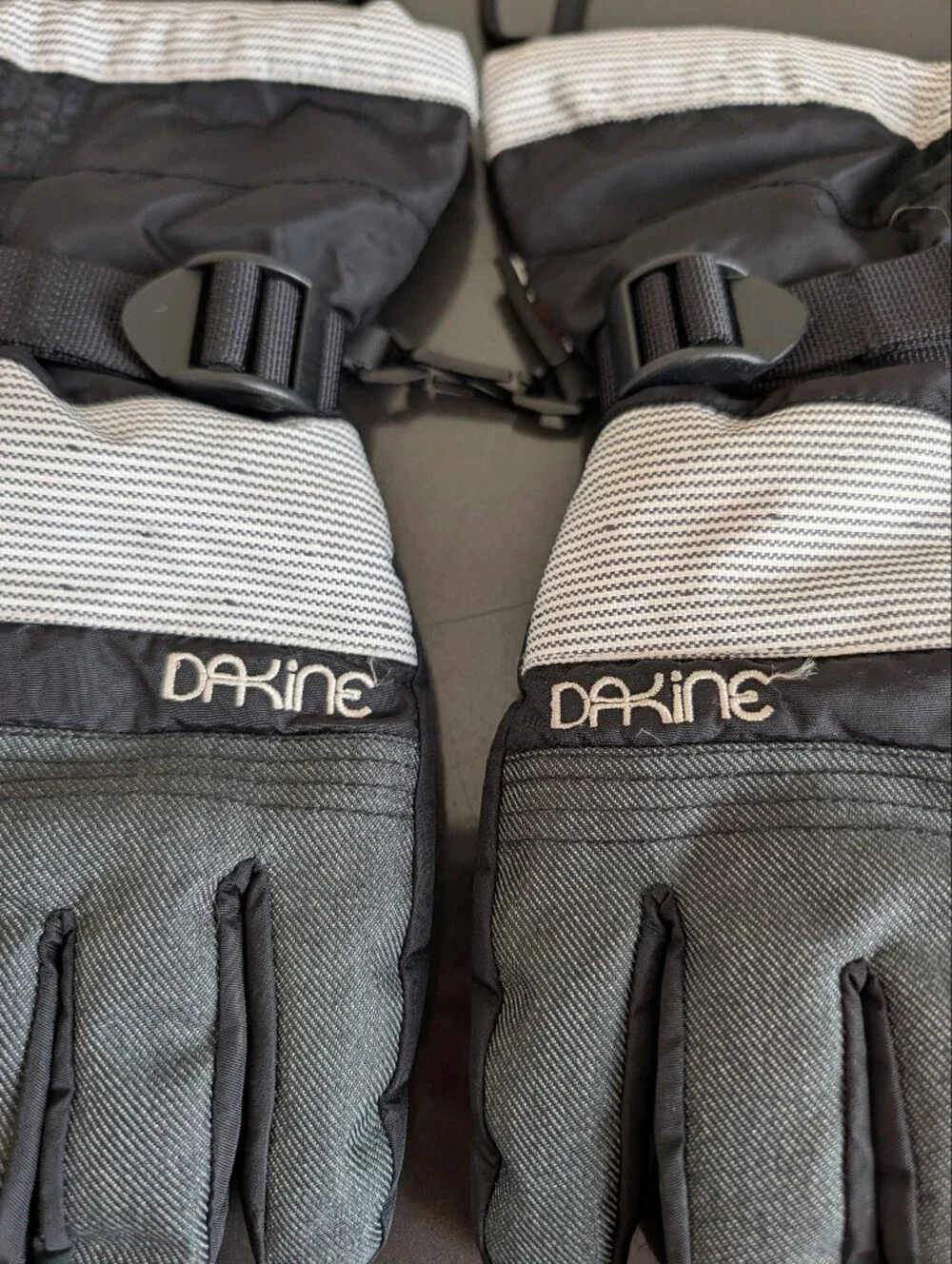 Dakine Blazer Ski Snowboard Gloves Black Winter Insulated